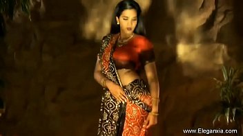 Midnight Temptation: A Steamy Dance Under India’s Glowing Moon