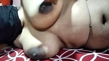 Luscious Mallu Bhabhi With Curves To Die For