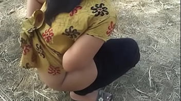 Mona, The Seductive Indian Aunty, Teasingly Pees Outdoors With Wild Abandon