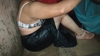 भीगी हुई देह का वीडियो मत बनाओ यार, गलत हो जाएगा