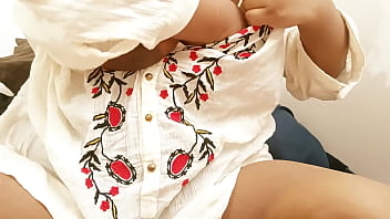 Luscious Curves And Tempting Delights Of A Seductive Indian Aunty