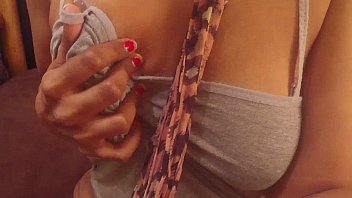 Curvy South Indian Beauty Flaunts Her Luscious Backside
