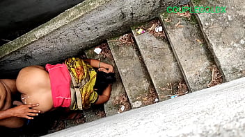 भाभीजी को छत पर ले जाकर उनकी कोमल देह का मजा लिया