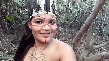 Tigresa Vip Se Veste De índia Ardente E Tenta Enganar O Lenhador, Mas Ele Surpreende E Invade Seu Tesão Pelo Cuzinho