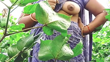 Wild Mallu Aunty Shows Off Her Juicy Pussy In The Jungle & Goes Viral With Hot Xxx Mms