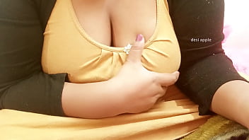 Luscious Hyderabadi Aunty With Irresistible Curves And Tempting Assets