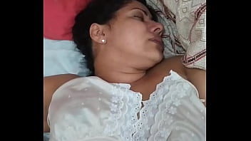 Indiana Gulosa Engole Rola Enorme E Leva Socadas Brutais Na Xota