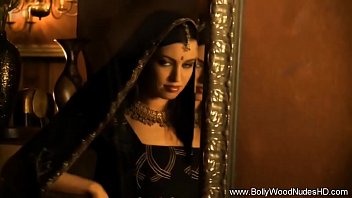 Gorgeous And Seductive Indian Beauty With Irresistible Charm