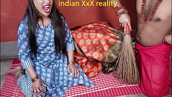 Desi Hottie’s Wild Xxx Moves In Hindi
