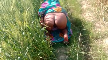 Wild And Steamy Outdoor Passion In India