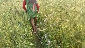 Desi Village Bhabhi’s Wild Outdoor Romp In Hindi