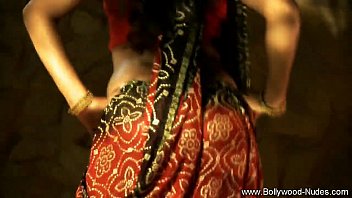 Swaying Hips And Flowing Hair, This Indian Beauty Dances With Seductive Grace