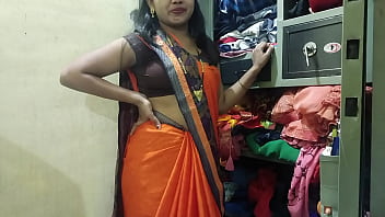 कामवाली बाई की साड़ी खोलकर उसकी चूत में लंड डाला