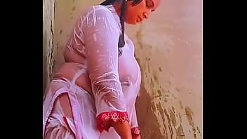 Sensuous Indian Bhabhi Reveals Her Luscious Curves