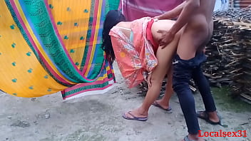 Desi Bhabi Gets Wild In The Open Air – Exclusive Outdoor Video By Localsex31