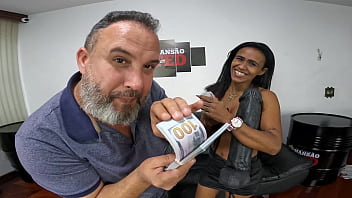 Uma Milf Indiana Topa A Aposta De 10 Mil Dólares Para Enfiar O Tikinho No Cu