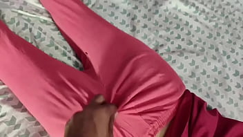 Desi Bhabhi’s Sultry Moves At The Wedding Have Me Craving More