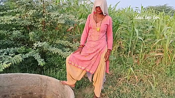 भारी देसी स्टेप सिस्टर अपने छोटे भाई के साथ हिंदी में गरमा-गरम बातें करते हुए सेक्स का पूरा मज़ा ले रही है