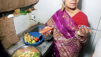 सुबह सुबह किचन में सेक्सी भाभी को खाना बनाते वक्त चोदना