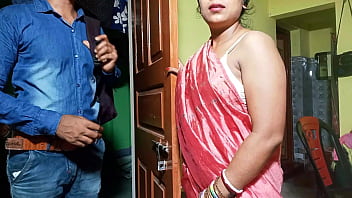 भाभीजी को ब्रा सेल्समैन ने फुसलाकर चोदा, हिंदी में गर्मागरम आवाज़