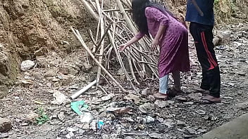 पड़ोस की आंटी ने मेरी मदद करने के बदले मुझसे चुदवाया