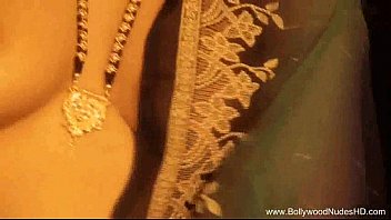 Sultry Moves Of A Passionate Indian Milf