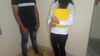 सैलरी बढ़वाने के लिए सेक्रेटरी ने बॉस के साथ ऑफिस के बाथरूम में गंदी हिंदी में चीखते हुए चुदाई की
