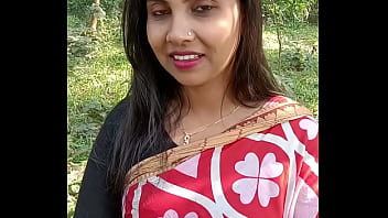Sultry Desi Beauty: A Bengali Bhabhi’s Forbidden Passion
