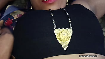 Saree-clad Indian Bhabhi Gets Wild And Steamy