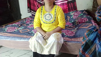 When Her Husband’s Away, This Bengali Bhabhi Knows How To Play