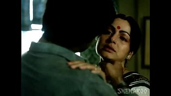 Intimate Rakhee Moments From Paroma – A Steamy Classic Hindi Film