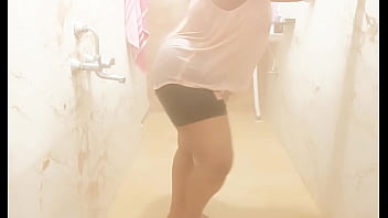 Sultry South Indian Housekeeper Revealing Her Curves