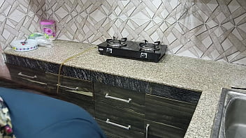 Kitchen Mein Garmi Badh Gayi Jab Stepmom Ne Stepson Ko Choda Zor Se