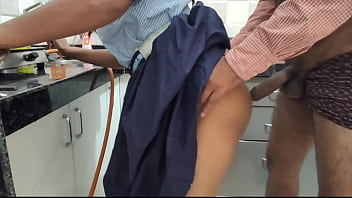 जब आशु कॉलेज नहीं पहुंची तो टीचर ने उसे घर पर ही चोद दिया