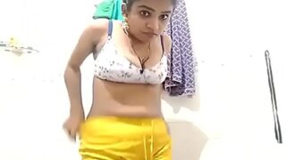 Naughty Patna Beauty’s Steamy Bathroom Selfie