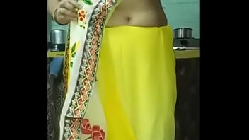 Shreya Bhabhi’s Sizzling Saree And Bra Reveal