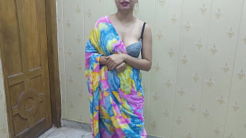 उसके छूते ही वो गर्म हो गई और उसने अपनी चूत में उसका बड़ा लंड ले लिया।