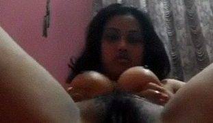 Sultry Bengal Beauty’s Steamy Solo Scene