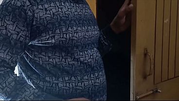 Sizzling Desi Bhabhi’s Tempting Allure