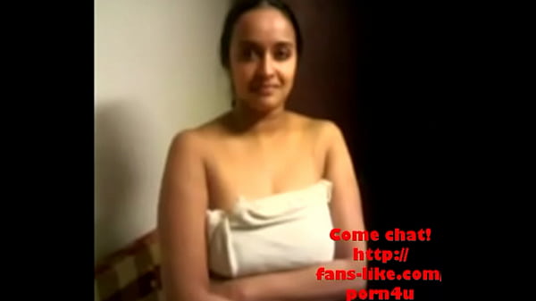 Desi Bhabhi Reveals Her Luscious Curves