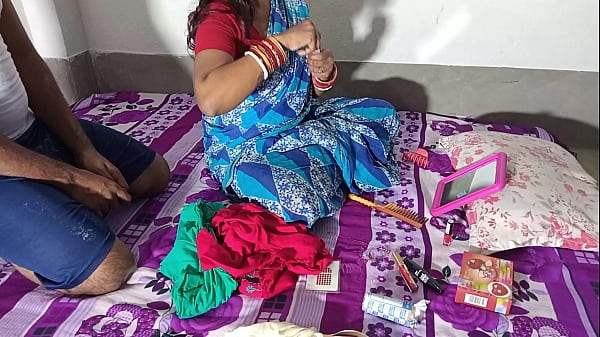 भैया के जाने के बाद मेकअप करती भाभी को पकड़कर जबरदस्ती चोदा