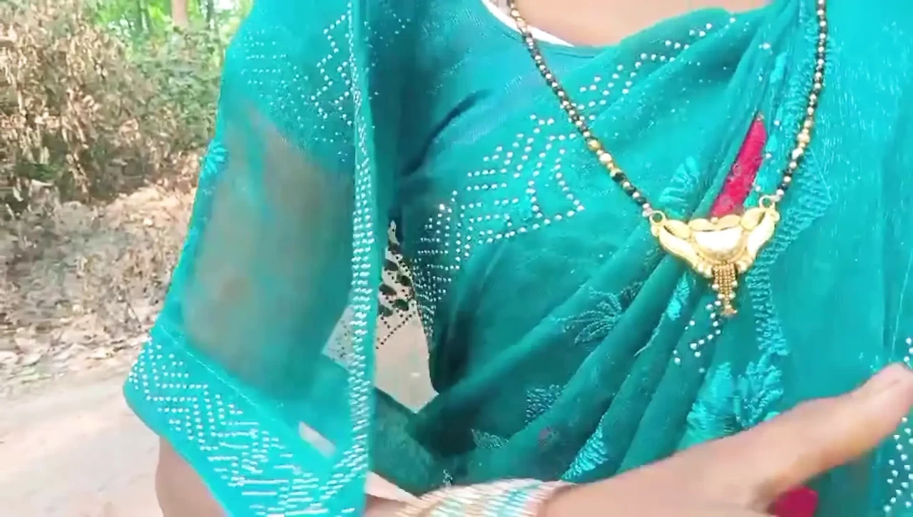 Desi Bhabhi Ki Jungle Me Chudai Video