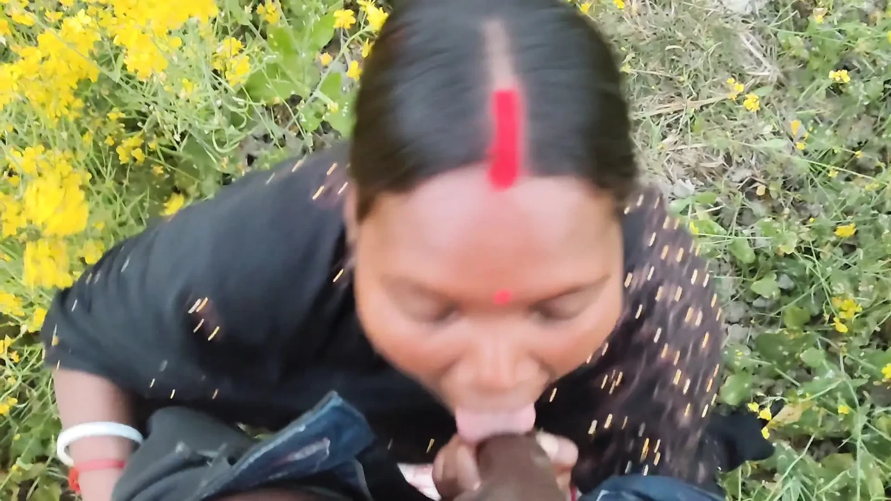 Pados Ki Bhabhi Ko Sarso Ka Khet Mein Lekar Gaya