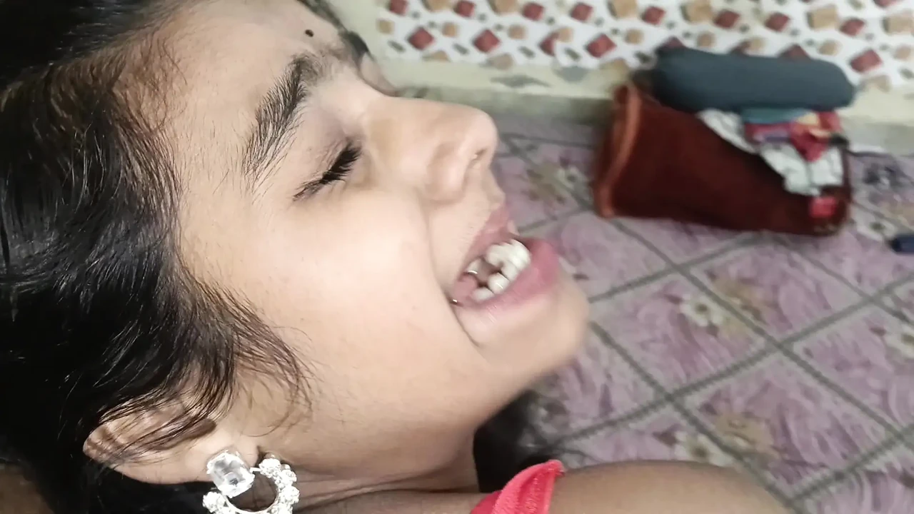 Desi Bhabhi Takes Deep Anal In Hindi Audio – Hot Close-ups