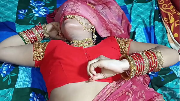 सौतेली बहन ने रक्षाबंधन पर भाई को राखी बांधते हुए गिफ्ट में बोल्ड अंदाज दिखाया, साफ हिंदी आवाज में