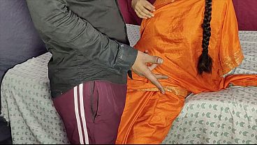 Desi Bhabhi Ki Garam Pyaas Ka Maza Lein