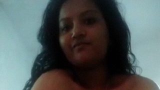 Sensuous Kerala Beauty Reveals All In Full Nude Video