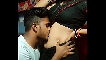 Sensuous Saree Seduction: Yashoda Mishra’s Navel Temptation With Her Devar