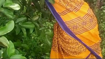 Indian Beauty Aunty Gets Raw Village Lovin’ From A Local Man