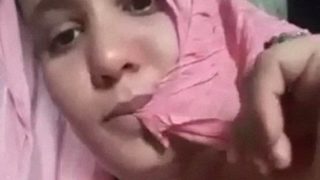 Soft, Heavy Indian Village Aunty Teasing Her Full Tits With Her Fingers